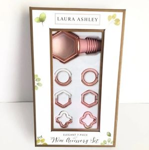 ✳️NIB Laura Ashley Wine Accessory Set